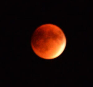 Solar lunar eclipse blood moon on September 27th at 8:30pm. (Photo by Tana McNiven)